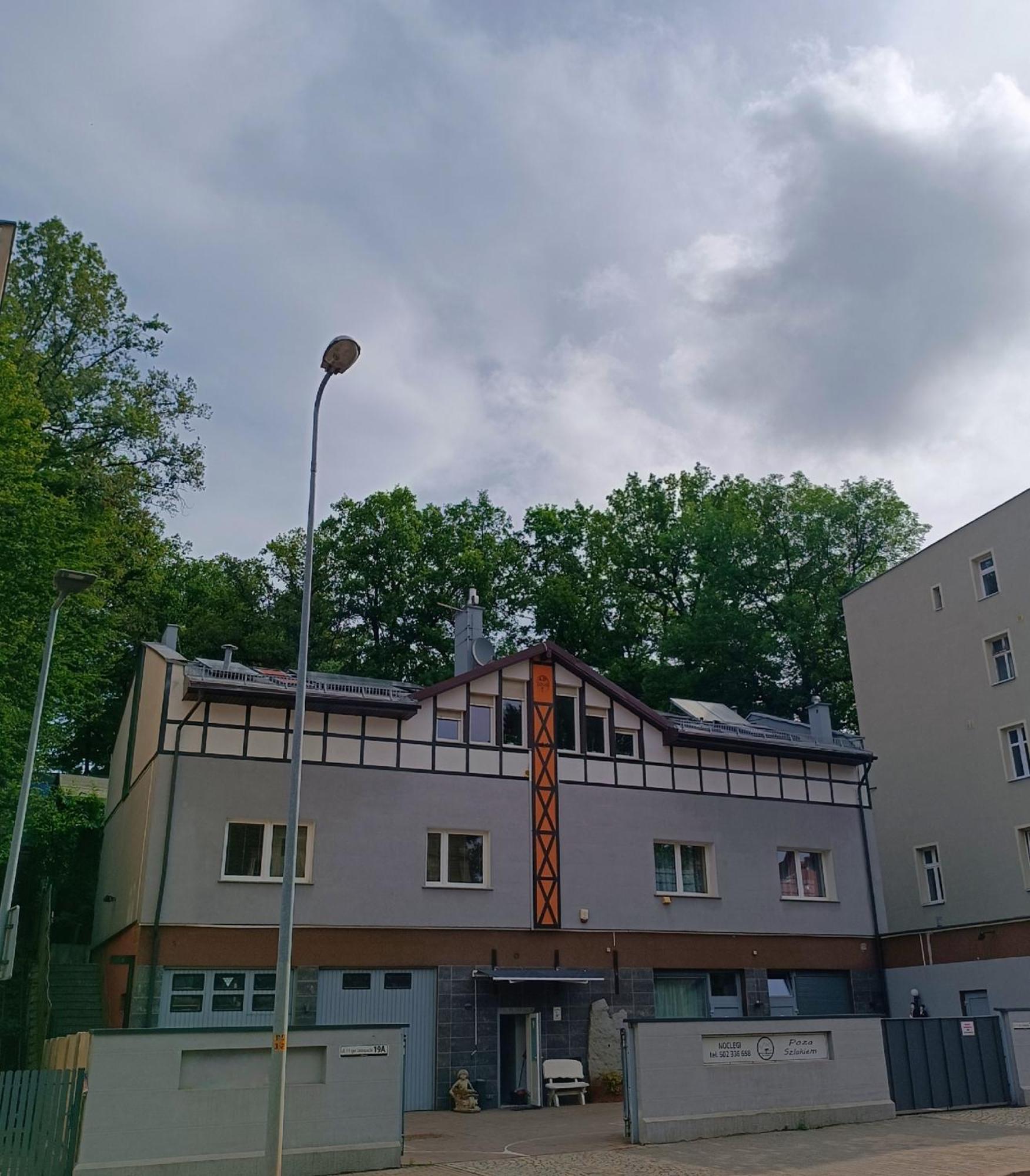 Noclegi "Poza Szlakiem" Walbrzych Exterior photo
